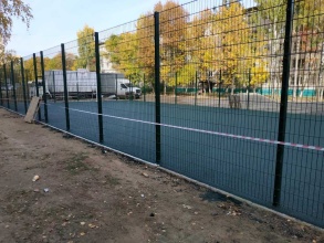 Забор на спортивную площадку 40 метров фото в Монино