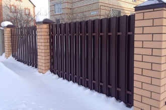 Забор из евроштакетника в шахматном порядке 30 метров фото в Монино