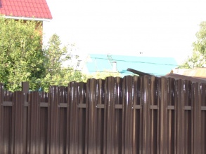 Забор из евроштакетника на ленточном фундаменте 10 метров фото в Монино