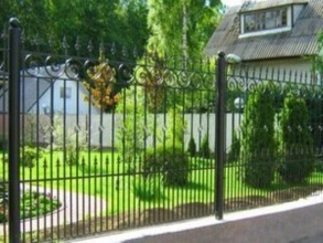 Кованые заборы на ленточном фундаменте 80 метров фото в Монино